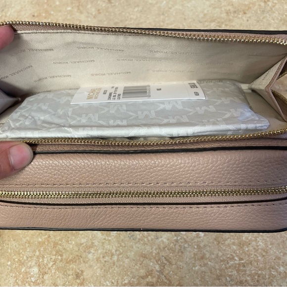 NWT! Rare Michael Kors Makeup Bag in Fawn - Picture 13 of 14
